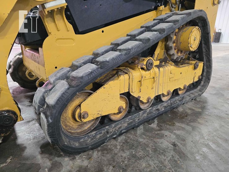 2020-caterpillar-249d-image-19