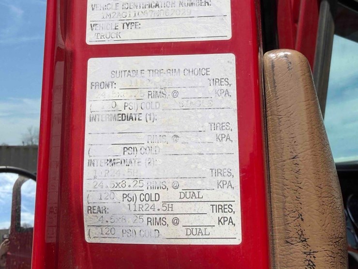 2007-mack-granite-gu713-image-35