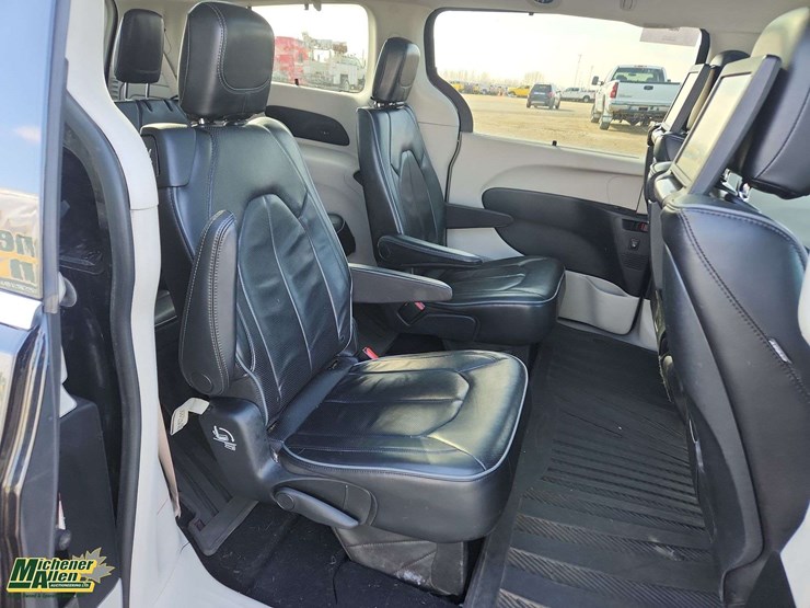 2017-chrysler-pacifica-image-20