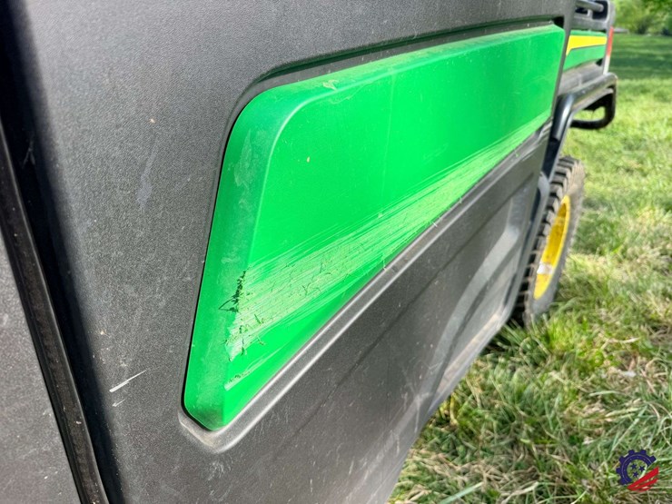 2024-john-deere-gator-xuv-835r-image-16