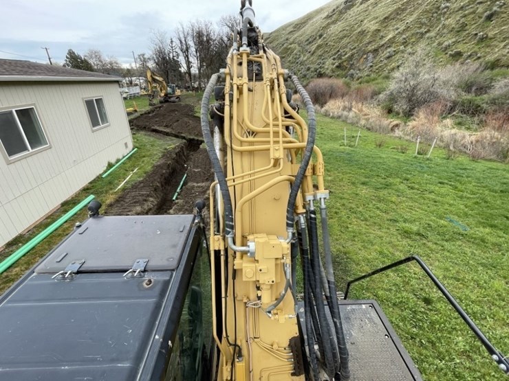 2013-caterpillar-320e-image-28