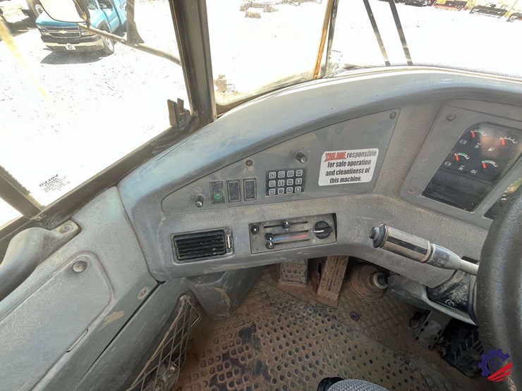 2010-volvo-a40e-image-85