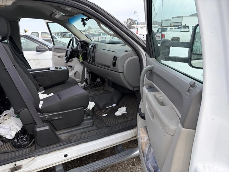 2012-gmc-sierra-2500-image-9