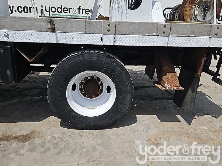 2005-international-durastar-4300-image-11