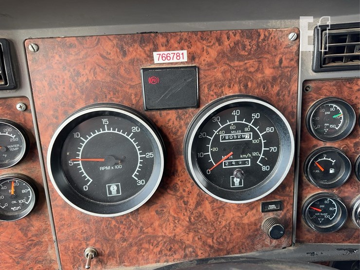 2005-kenworth-t800-image-63