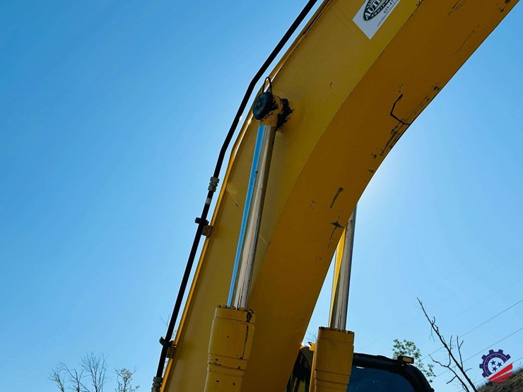 2015-komatsu-pc210-lc-image-46