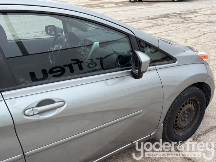 2015-nissan-versa-image-24