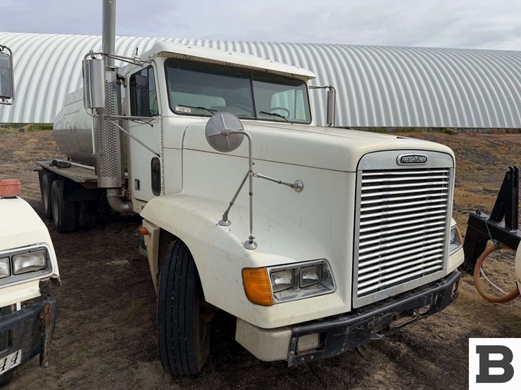freightliner-tank-truck---non-running-truck-image-14