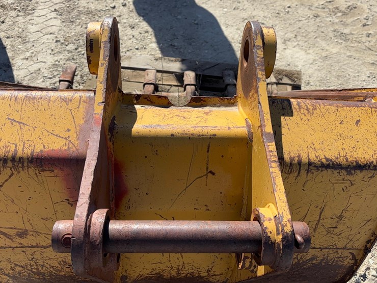 caterpillar-30-image-4