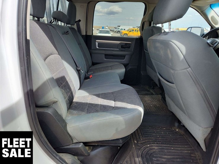 2015-ram-3500-slt-image-16