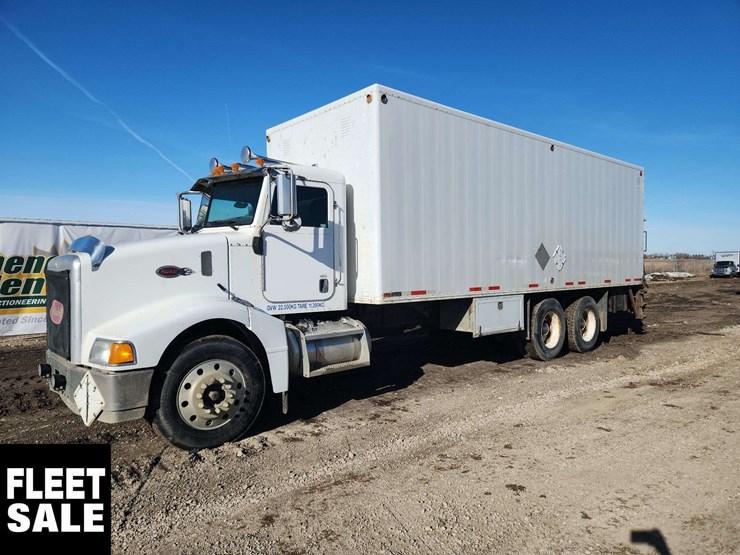 2005-peterbilt-385-image-1