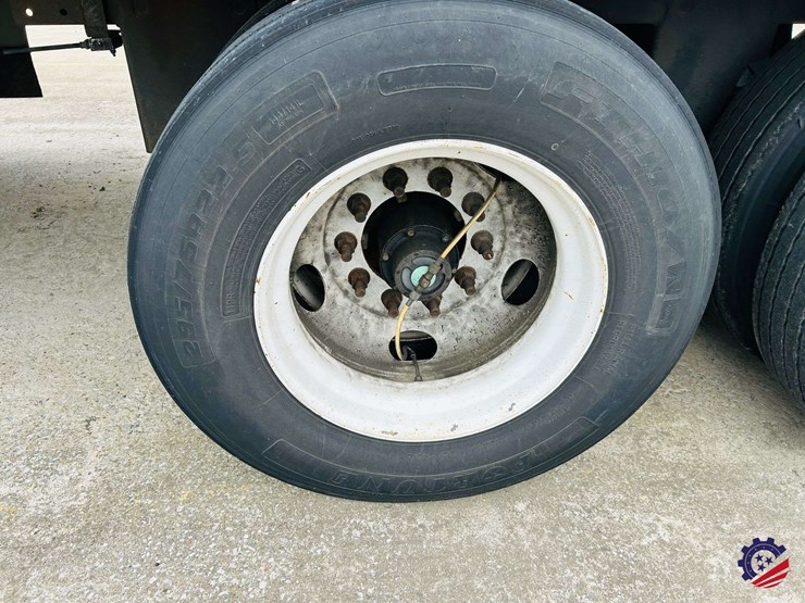 2015-vanguard-53-ft-image-14