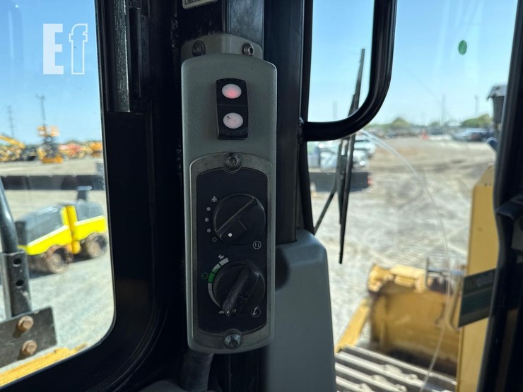 2016-caterpillar-d6t-lgp-image-26