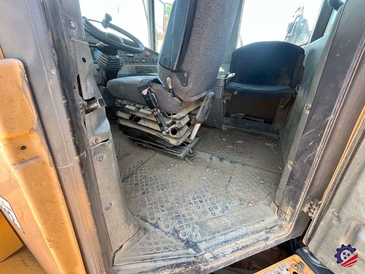 2010-volvo-a40e-image-79