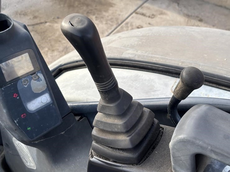 2006-deere-27d-image-25