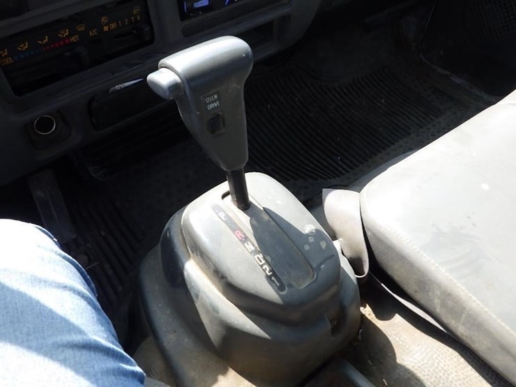 2005-isuzu-nqr-image-33