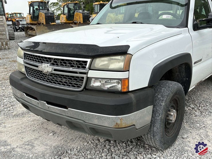 2005-chevrolet-silverado-2500hd-image-16