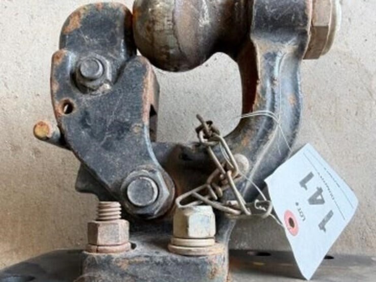 2-5/16"-ball-/-pintle-receiver-hitch-image-2