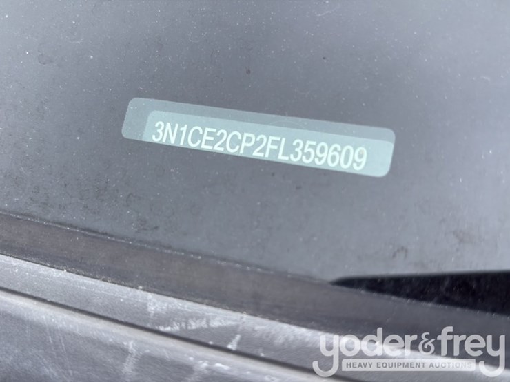 2015-nissan-versa-image-31