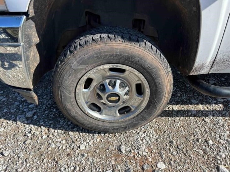 2011-chevrolet-2500-image-8