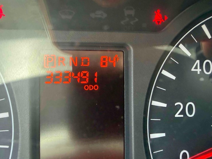 2012-nissan-nv2500-image-14