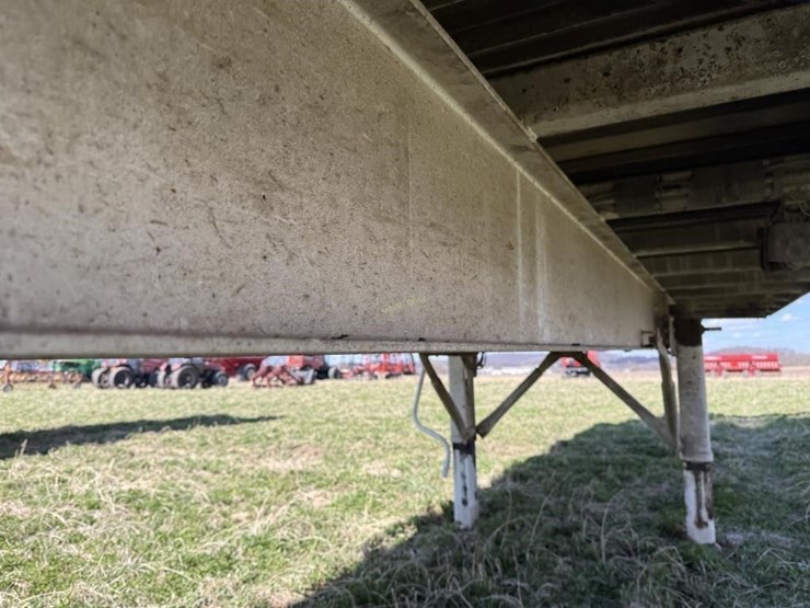 2002-great-lakes/gruetts-36’-silage-trailer-image-7