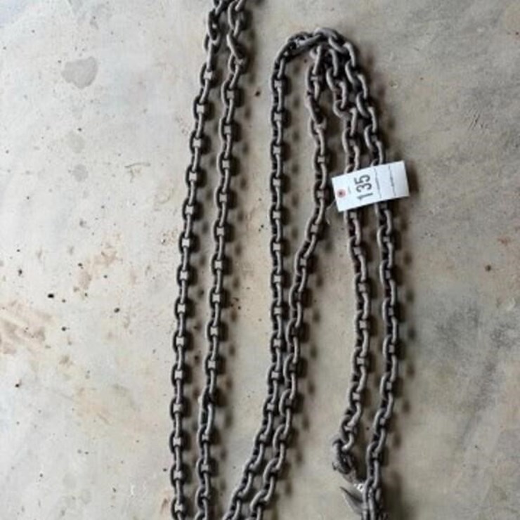 20' Chain, 2 Hooks