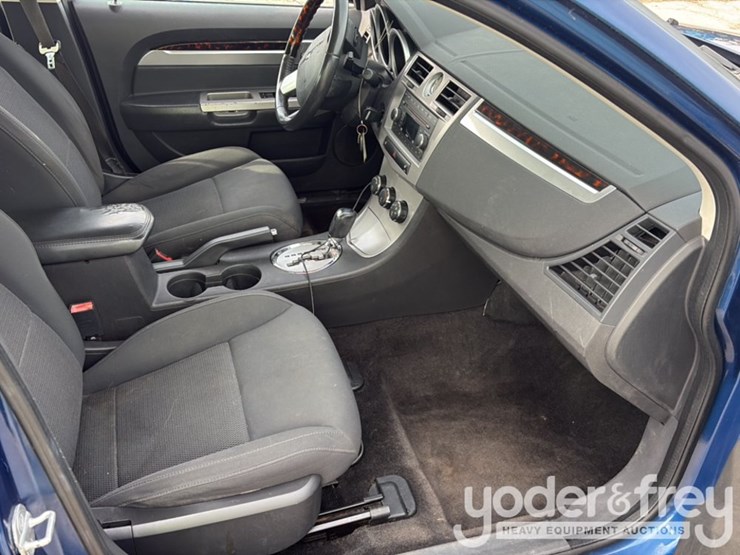 2010-chrysler-sebring-image-27