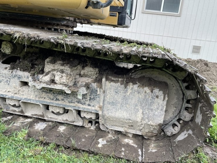 2013-caterpillar-320e-image-21