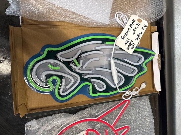 new-philadelphia-eagles-16in-x-8in-led-light-works-image-2