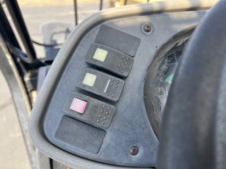 2013-caterpillar-th560b-image-26