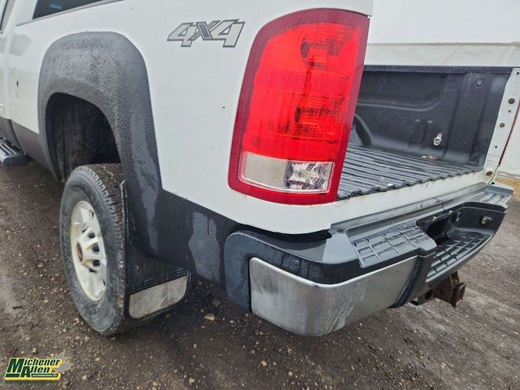 2011-gmc-sierra-2500hd-image-41