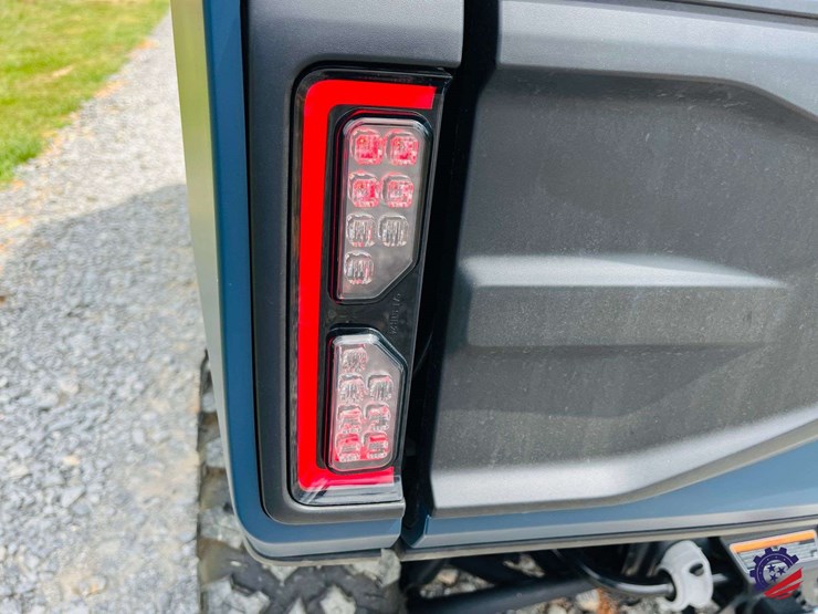 2026-can-am-defender-limited-hd11-triple-image-36