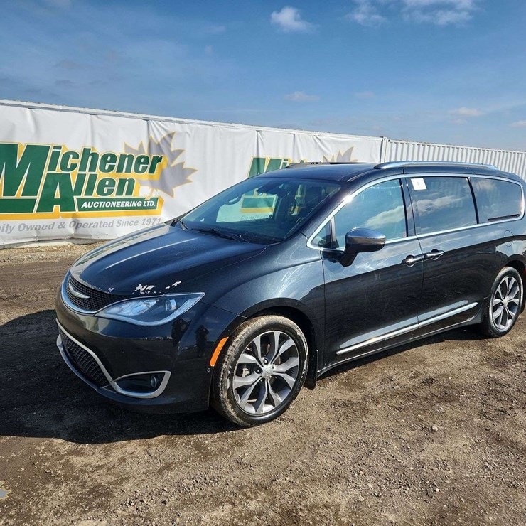 2017 CHRYSLER PACIFICA