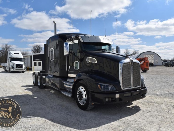 2013-kenworth-t660-image-11