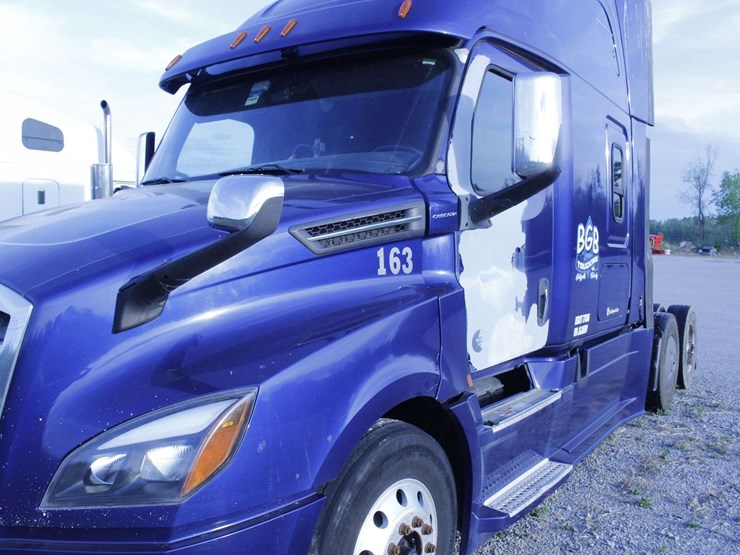 2018-freightliner-cascadia-126-image-45