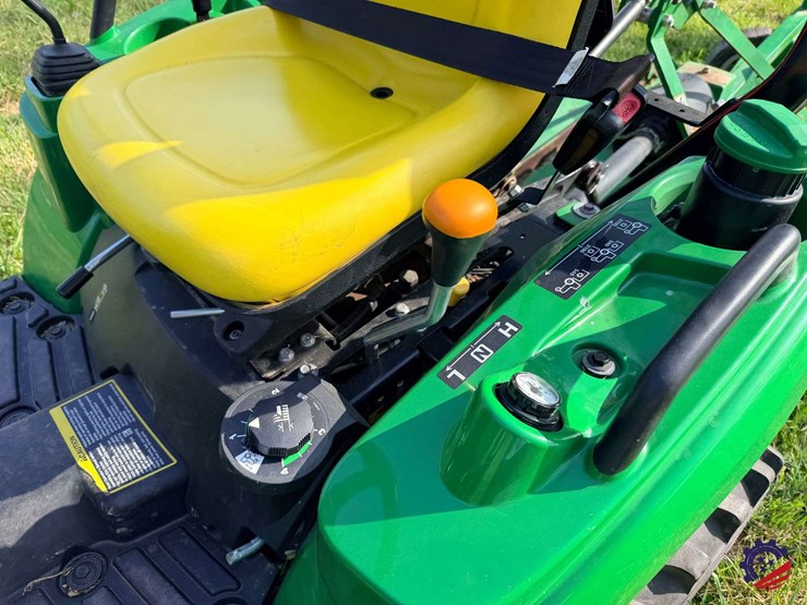 2025-john-deere-1023e-image-40