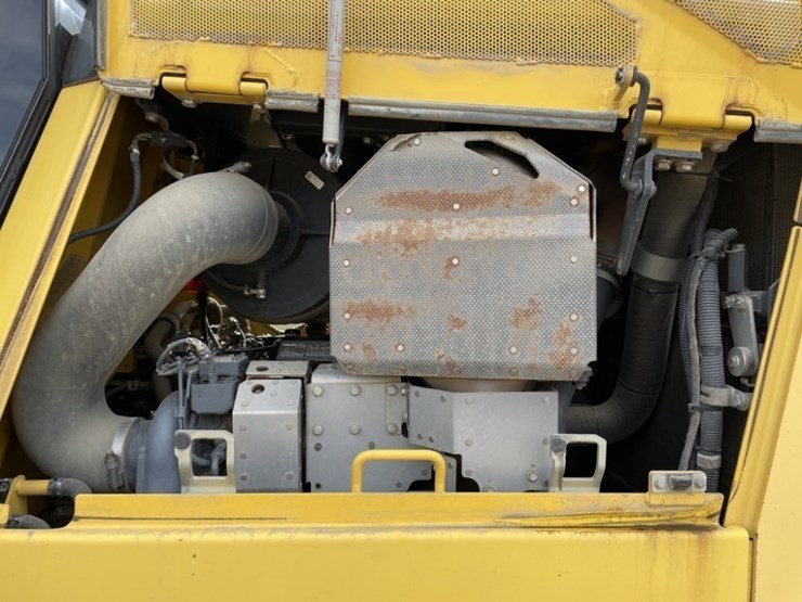 2013-komatsu-d65ex-17-image-26