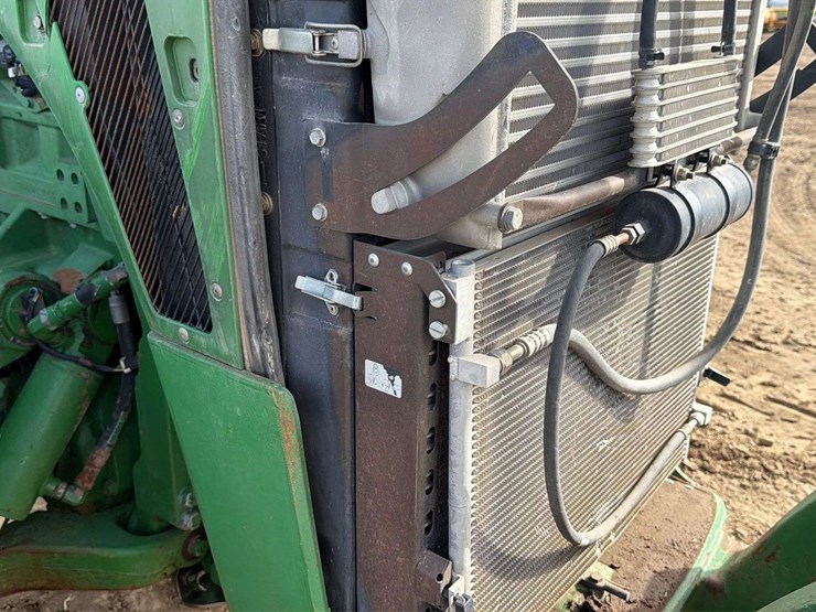 2014-john-deere-8295r-image-52