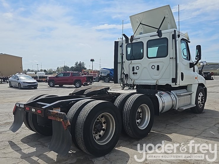 2019-freightliner-cascadia-125-image-3