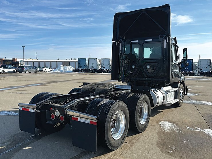 2023-freightliner-cascadia-116-image-2