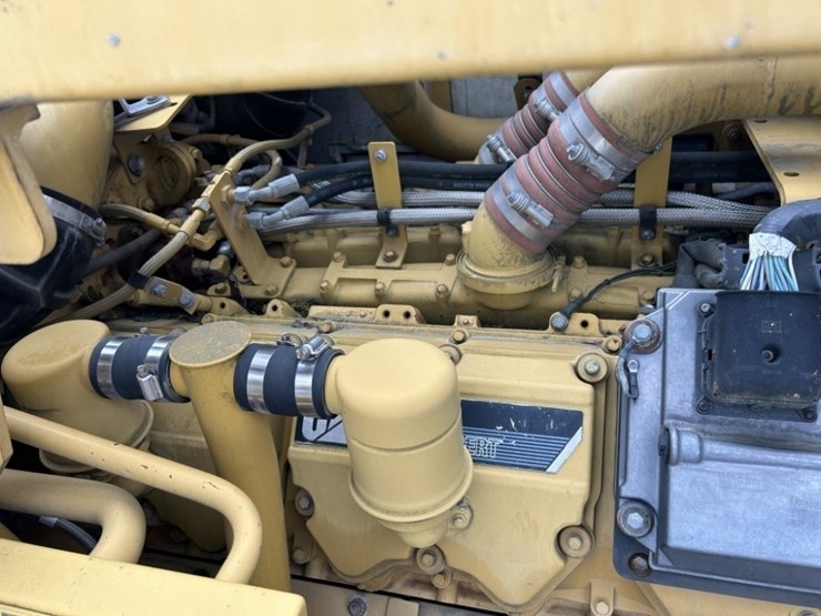 2012-caterpillar-ad55b-image-38