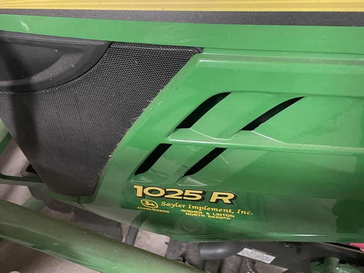 2017-john-deere-1025r-image-12