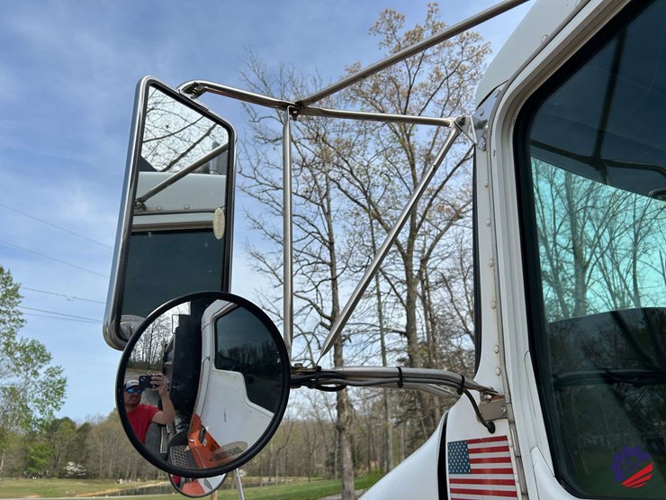 2005-kenworth-t300-image-60