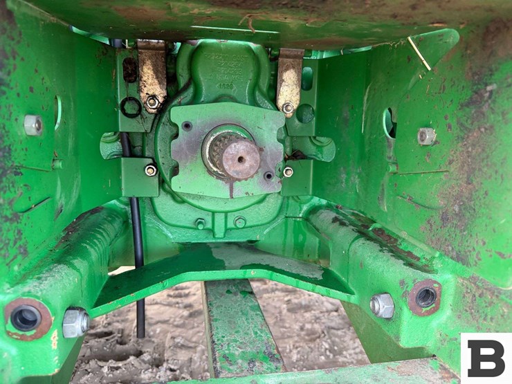 2011-john-deere-8310r-image-22