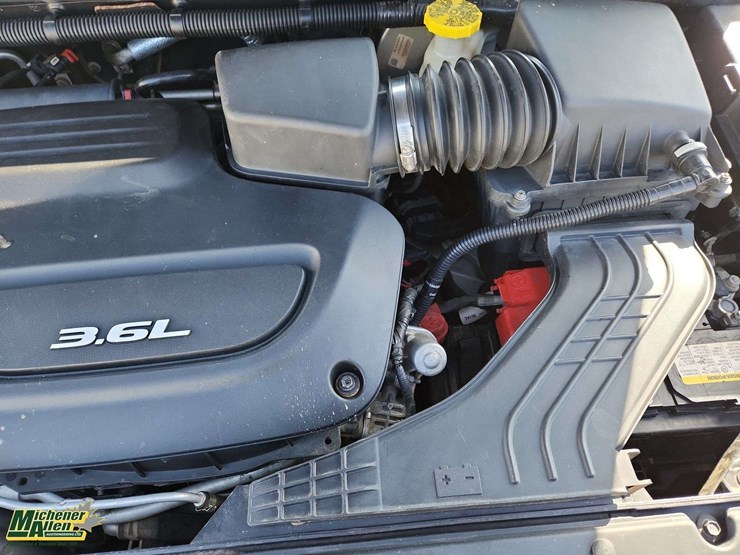 2017-chrysler-pacifica-image-28