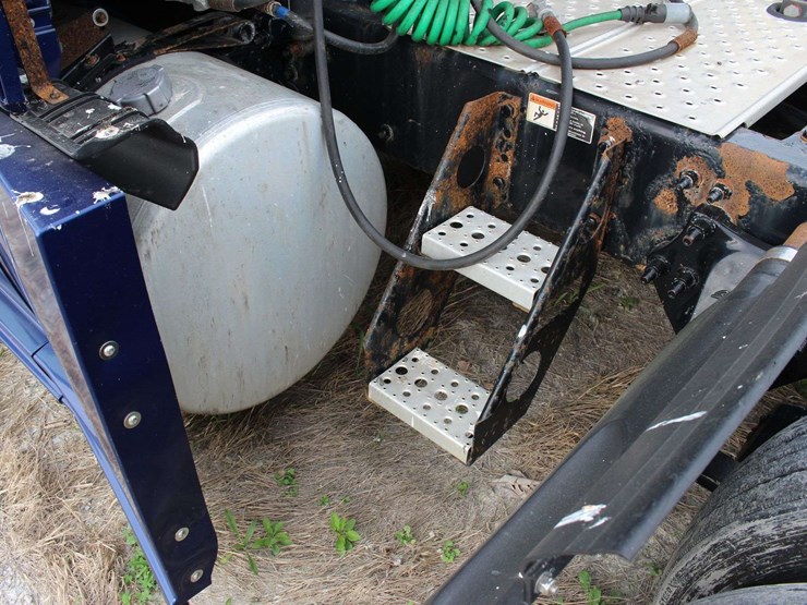 2018-freightliner-cascadia-126-image-42