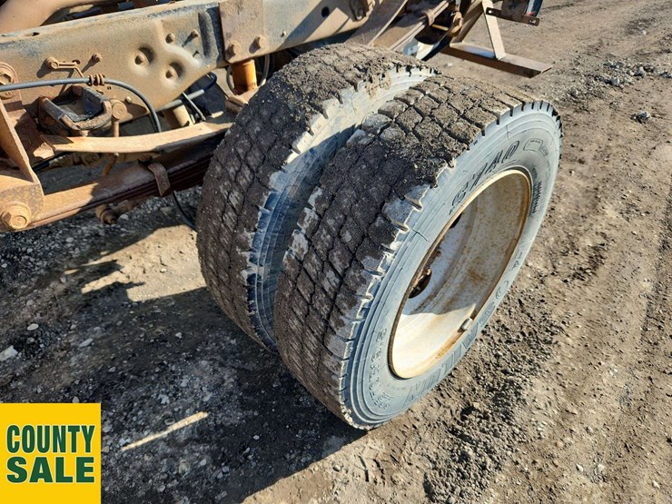 2013-ford-f550-image-30