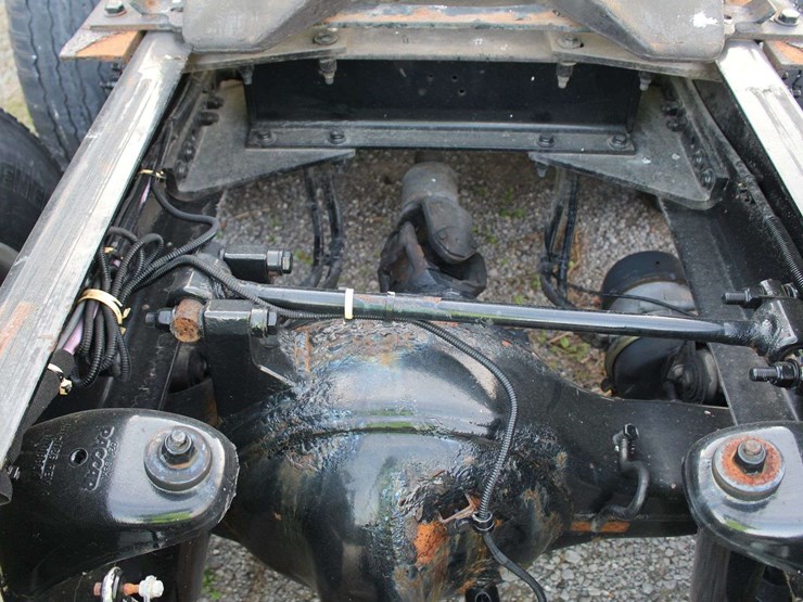 2019-peterbilt-579-image-12