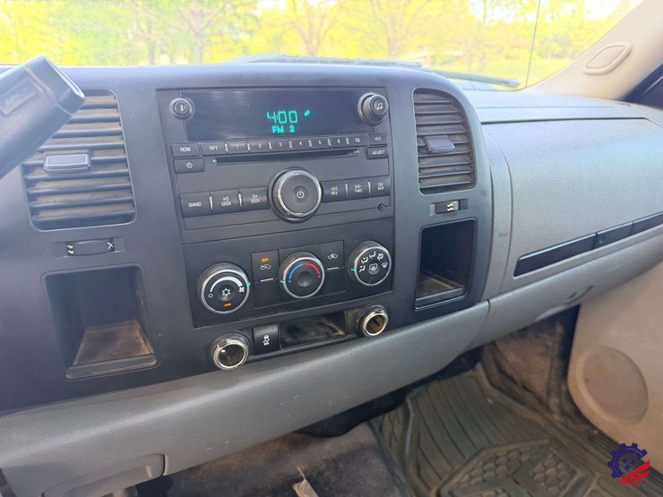 2012-chevrolet-silverado-2500hd-image-37